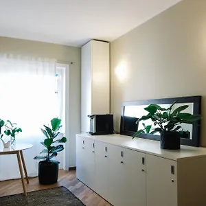 Flora Inn, Scotti's House - Due Passi In Centro Πανσιόν